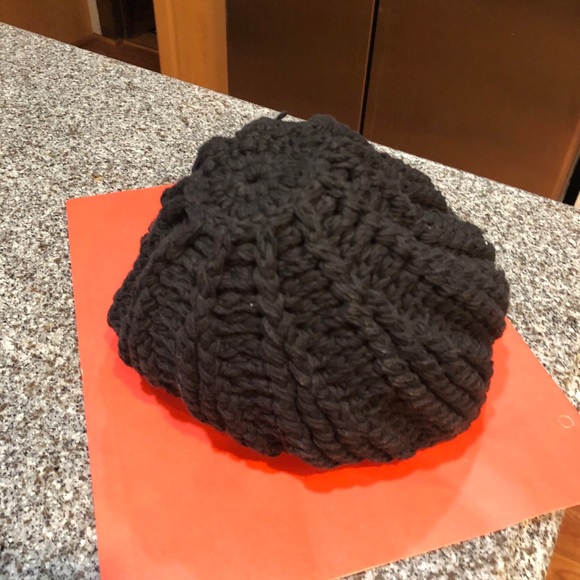 Black knitted thick woven knit hat winter - Picture 7 of 14